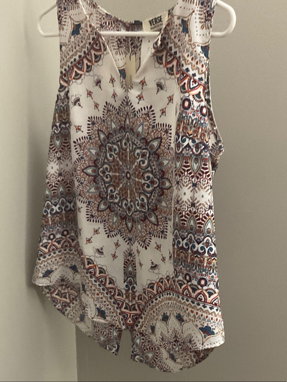 Verse Printed Sleeveless Medallion Camisole - White/Multi